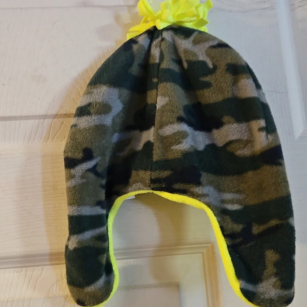 THE CHILDREN'S PLACE FLEECE CAMO HAT: NEW WITH TAGS: SIZE S/M